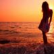 Serenitò – Ragazza al mare al tramonto